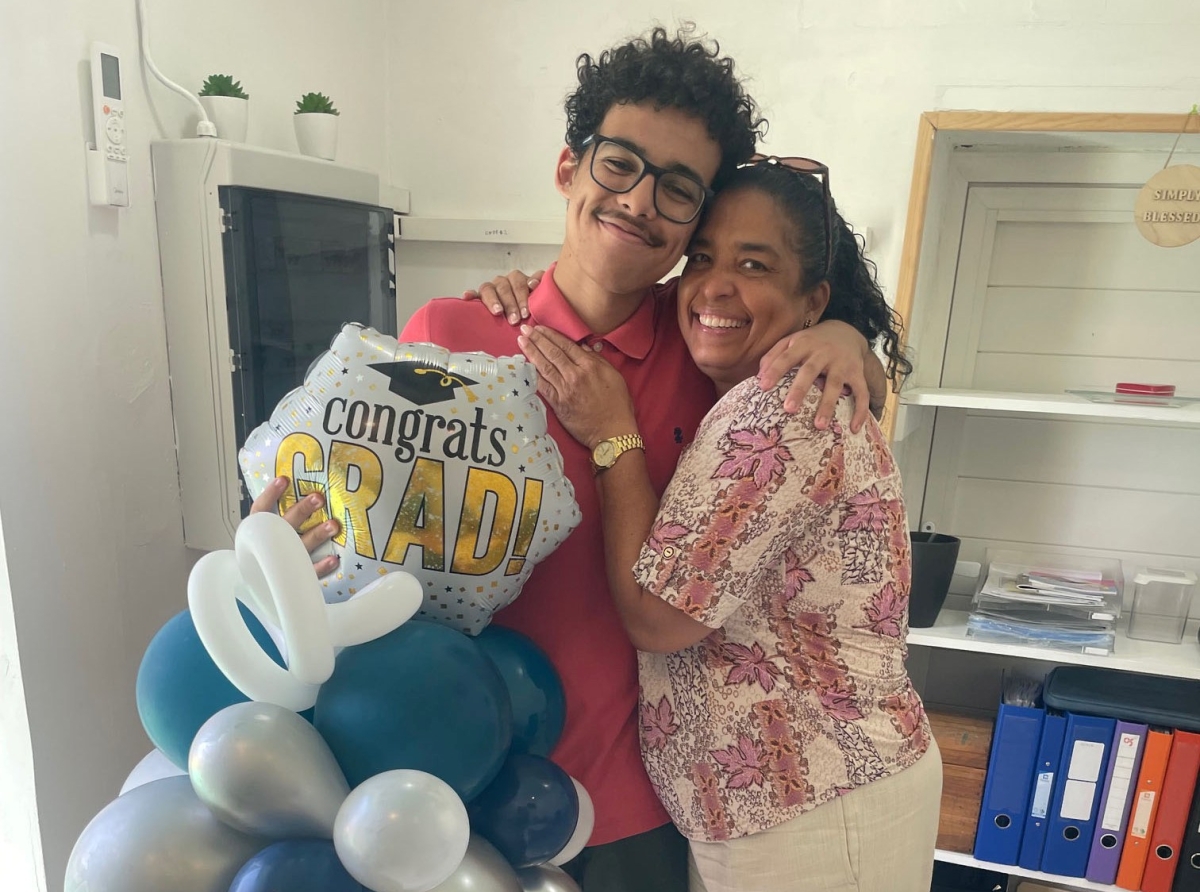 Jayden Orman a gradua como best geslaagde di Juliana School Mavo